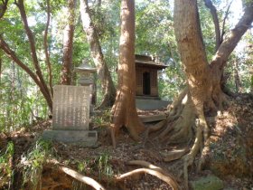 尾上の双体道祖神