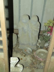 尾上の双体道祖神